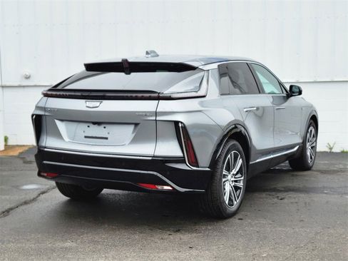 New 2025 Cadillac Lyriq Luxury image 3