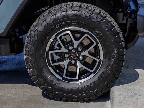 New 2026 Jeep Wrangler Unlimited Rubicon w/ Whitecap Package image 10