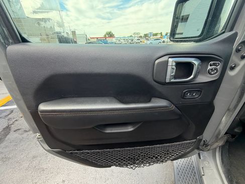 Used 2023 Jeep Wrangler Unlimited Sahara AWD/4WD image 11