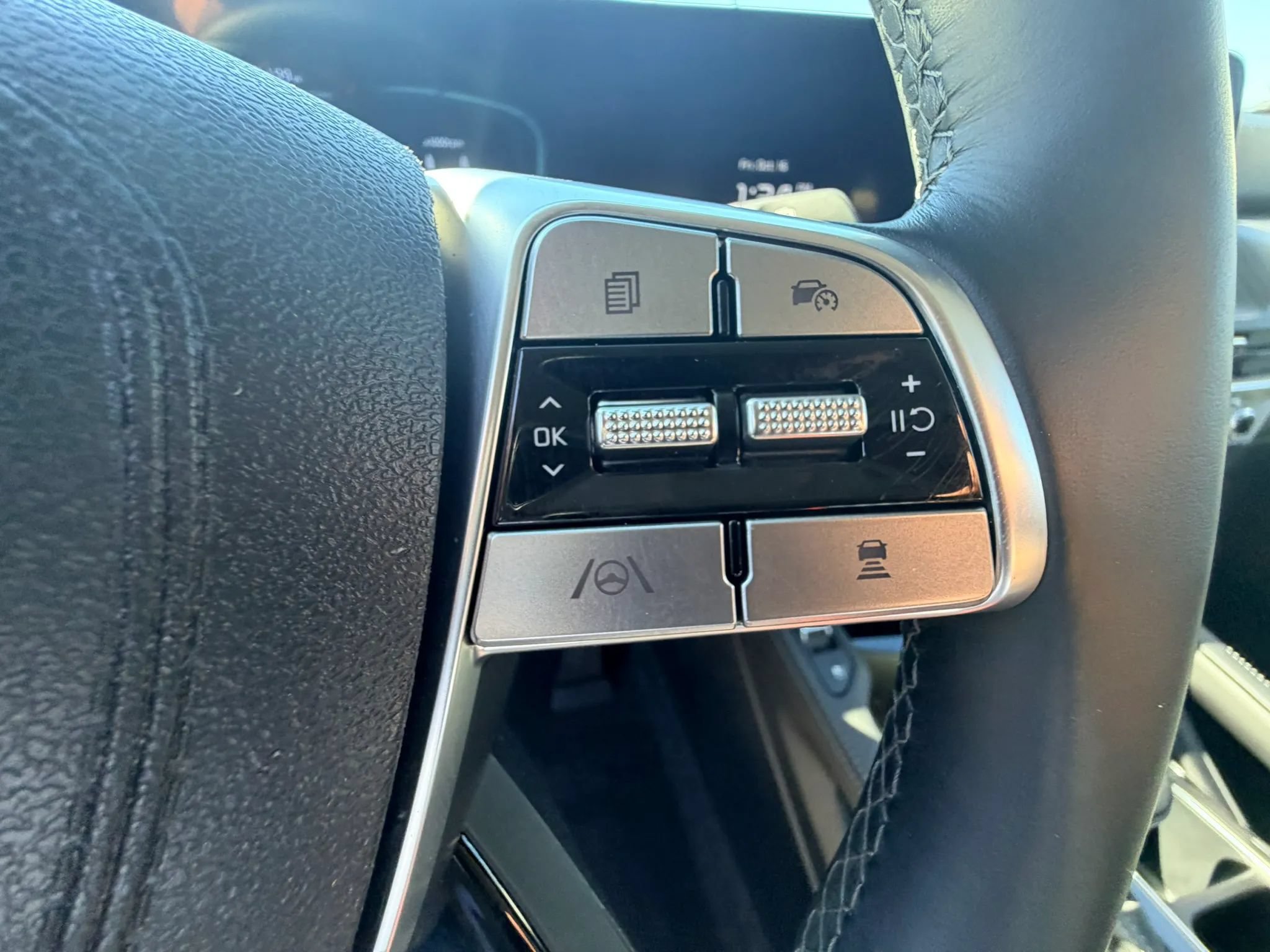 Used 2024 Kia Telluride EX AWD/4WD image 14