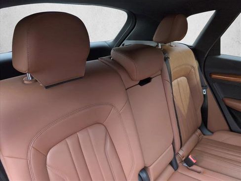 Used 2021 Audi Q5 Premium image 23