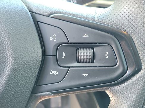 Used 2025 Chevrolet Trax LT FWD image 25