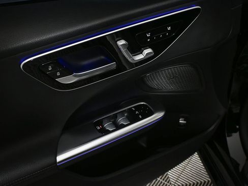 Certified 2022 Mercedes-Benz C 300 Sedan w/ Exclusive Trim Package image 8