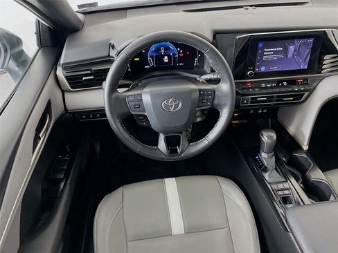Used 2025 Toyota Camry SE w/ Convenience Package image 25