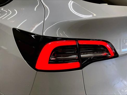 Used 2020 Tesla Model Y Long Range AWD/4WD image 32