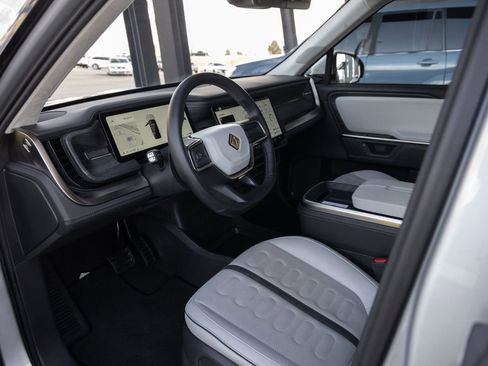 Used 2025 Rivian R1S Adventure image 9