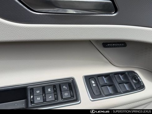 Used 2020 Jaguar XF Prestige image 11