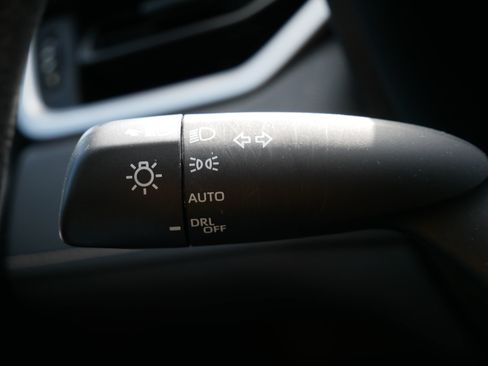Used 2025 Toyota RAV4 XLE AWD/4WD image 31