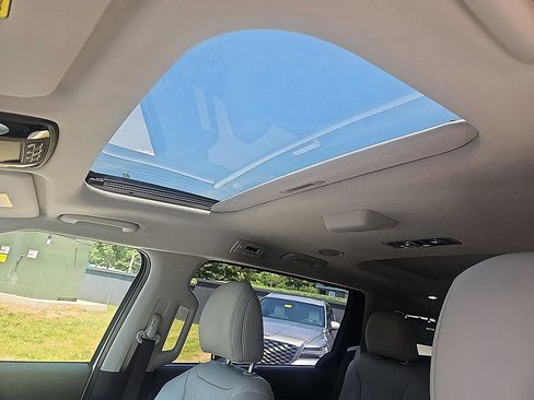 Used 2025 Kia Carnival SX FWD image 30