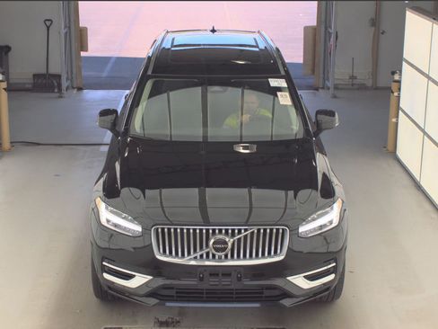 Used 2024 Volvo XC90 T8 Plus AWD/4WD image 14