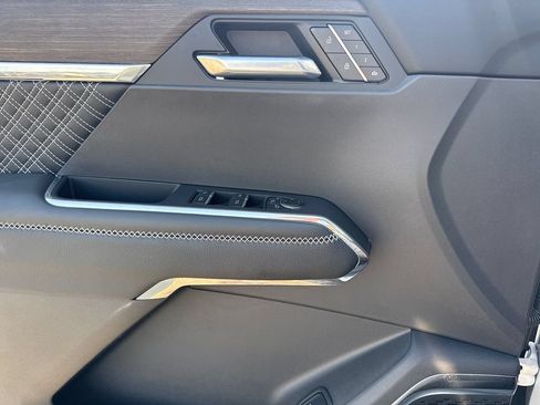 Used 2025 GMC Acadia Denali FWD image 18
