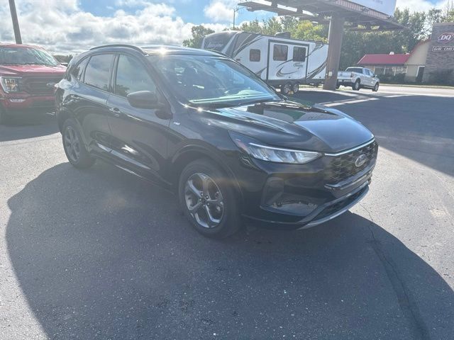 Used 2024 Ford Escape ST-Line w/ Tech Pack #1 AWD/4WD image 3