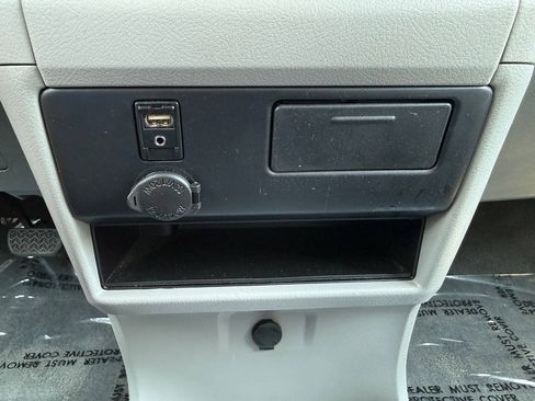 Used 2017 Toyota Sienna LE FWD image 43