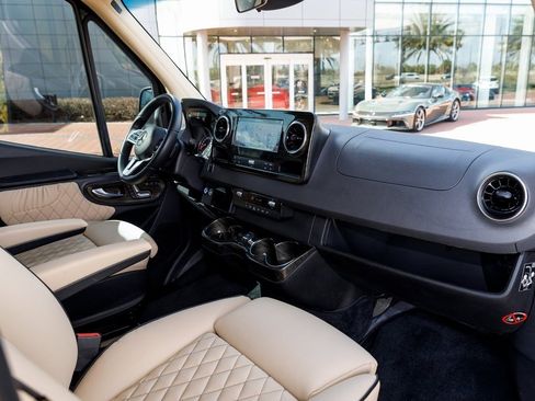 Used 2022 Mercedes-Benz Sprinter 3500 image 33