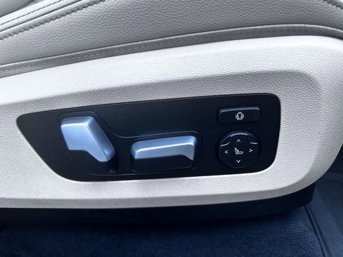 Used 2022 BMW X7 xDrive40i w/ Premium Package image 43