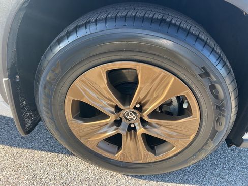 Used 2022 Toyota Highlander Bronze Edition image 15