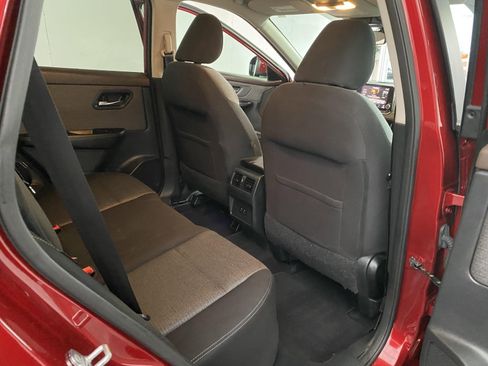 Used 2022 Nissan Rogue SV image 11