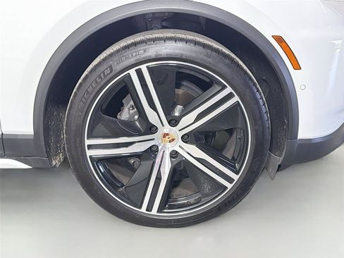 Certified 2025 Porsche Macan Electric RWD image 14