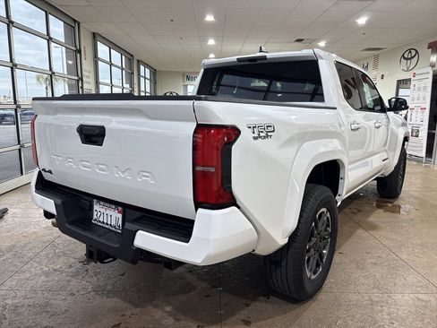 Used 2025 Toyota Tacoma TRD Sport AWD/4WD image 2