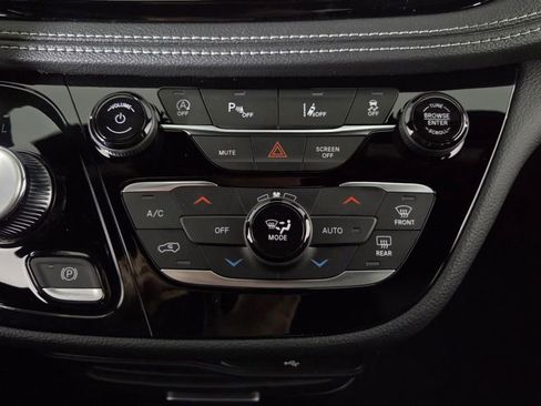 New 2026 Chrysler Pacifica Select image 24