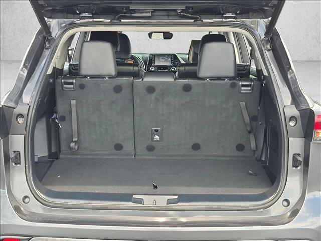 Used 2022 Toyota Highlander XLE FWD image 6