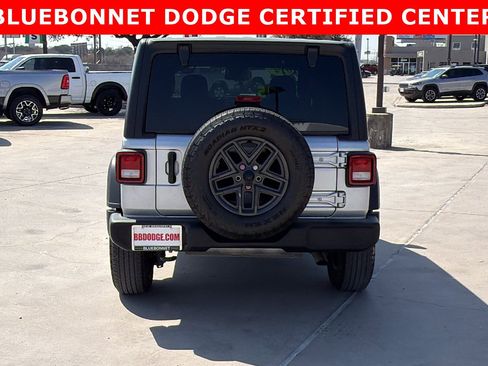 Used 2024 Jeep Wrangler Sport S image 4