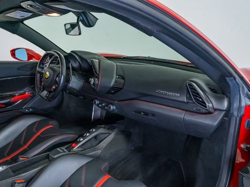 Used 2018 Ferrari 488 GTB RWD image 27