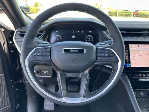 New 2026 Jeep Grand Cherokee Altitude image 8