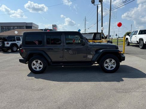 Used 2019 Jeep Wrangler Unlimited Sport S AWD/4WD image 3
