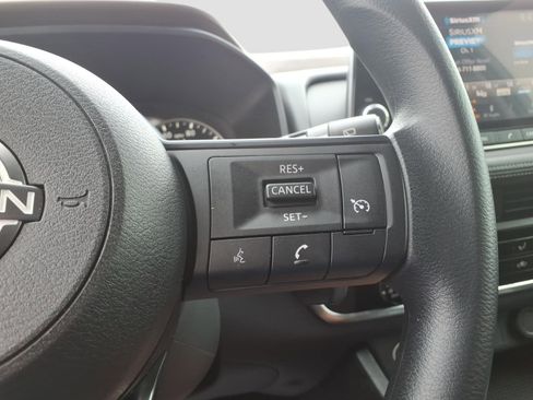 Used 2023 Nissan Rogue S AWD/4WD image 21