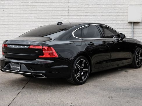 Used 2017 Volvo S90 T6 Momentum w/ Vision Package image 8