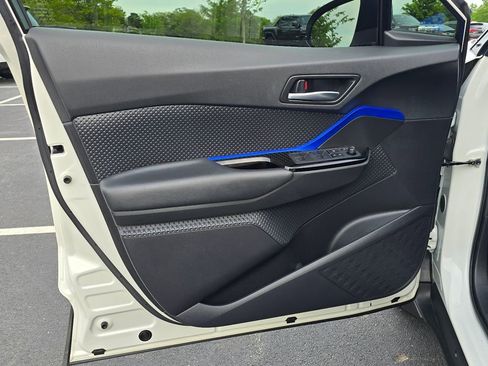 Used 2020 Toyota C-HR XLE FWD image 13