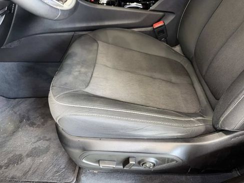 Used 2023 Jeep Grand Cherokee Laredo RWD image 17