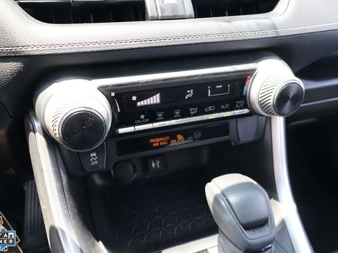 Used 2019 Toyota RAV4 LE FWD image 20