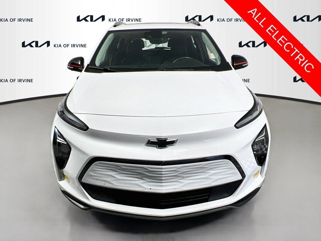 Used 2023 Chevrolet Bolt EUV Premier w/ Sun & Sound Package FWD image 2