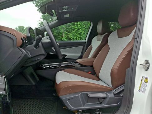 Certified 2025 Volkswagen ID.4 Pro RWD image 14