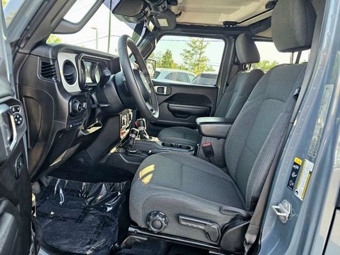 Used 2024 Jeep Wrangler Unlimited AWD/4WD image 17