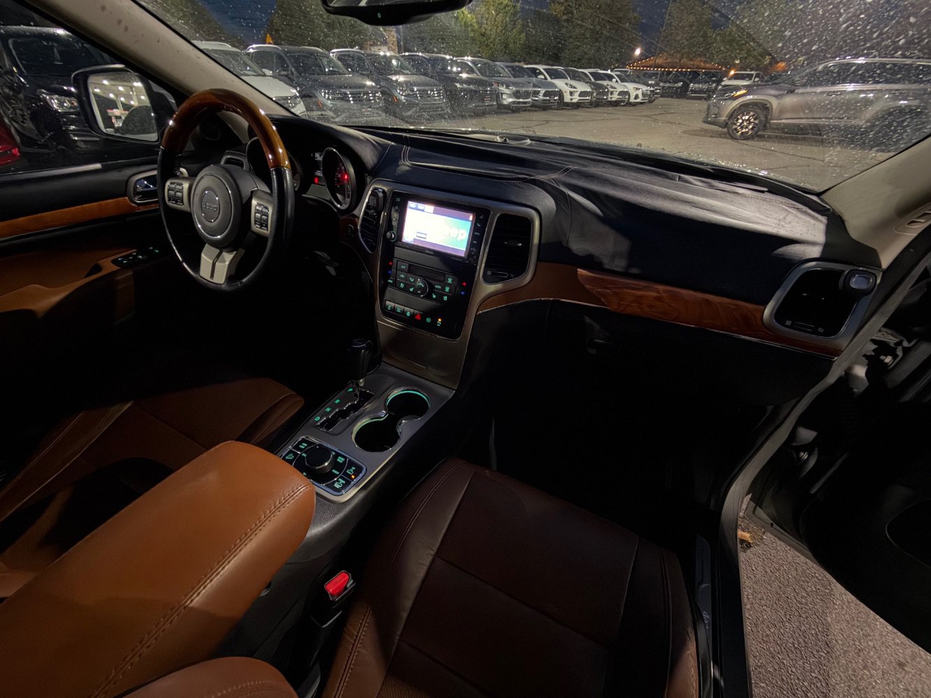 Used 2012 Jeep Grand Cherokee Overland AWD/4WD image 9