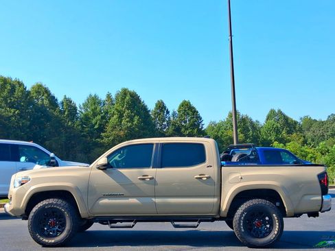 Used 2019 Toyota Tacoma SR5 RWD image 2
