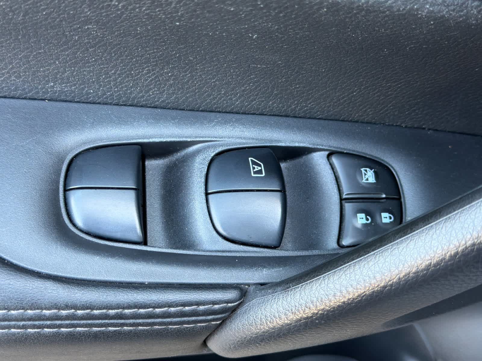 Used 2020 Nissan Rogue Sport SV FWD image 13