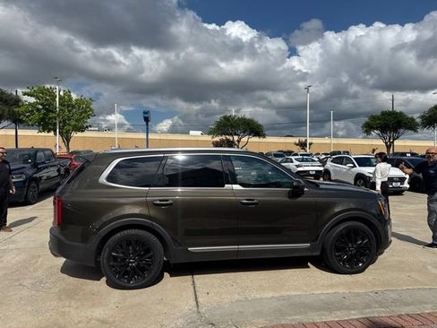 Used 2022 Kia Telluride SX w/ Towing Package FWD image 2