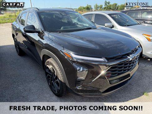 Used 2025 Chevrolet Trax RS w/ Sunroof Package FWD image 1