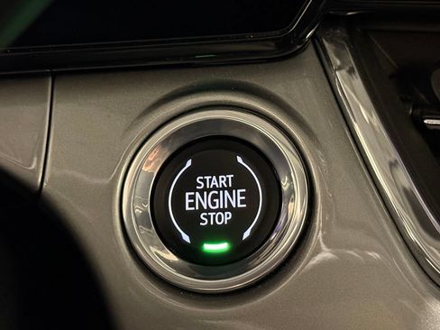 Used 2025 Chevrolet Trax LT FWD image 19
