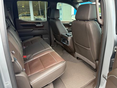 Used 2024 GMC Sierra 1500 Denali w/ Technology Package AWD/4WD image 7