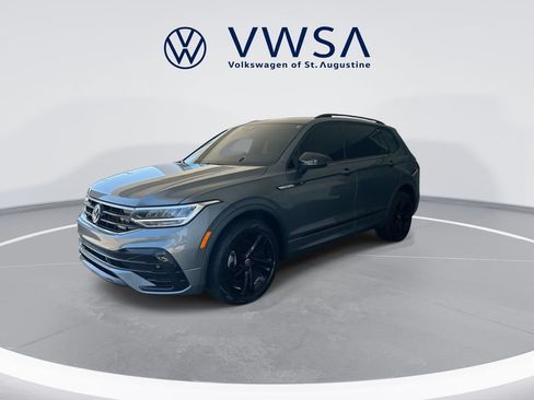Certified 2024 Volkswagen Tiguan SE R-Line FWD image 4
