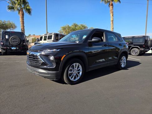 Used 2024 Chevrolet TrailBlazer LS image 2