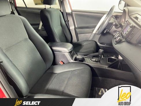 Used 2017 Toyota RAV4 LE w/ Carpet Mat Package AWD/4WD image 28
