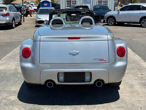 Used 2005 Chevrolet SSR w/ Preferred Equipment Group RWD image 6