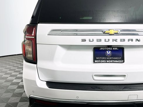 Used 2021 Chevrolet Suburban LT image 11