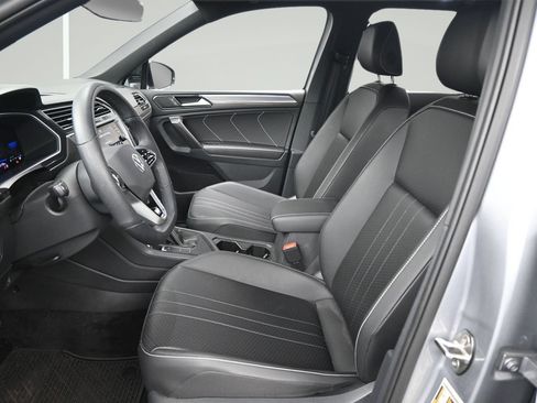 Used 2024 Volkswagen Tiguan SE R-Line FWD image 9
